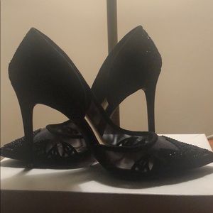 Black Jessica Simpson Pumps 9.5 fits like a 9